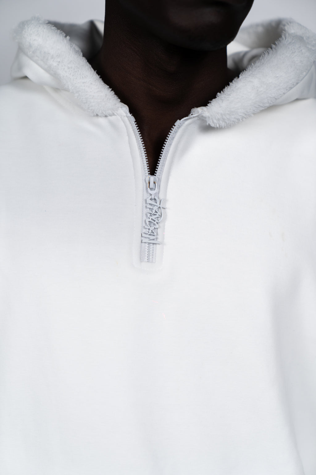 HALFWAY ZIP HOODIE | WHITE